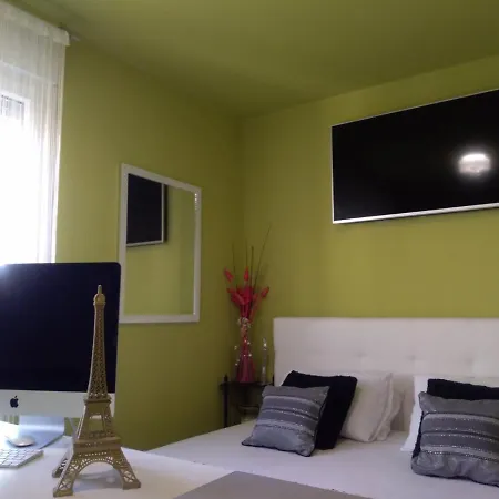 Luxury Sirena Centre Netflix Apartment