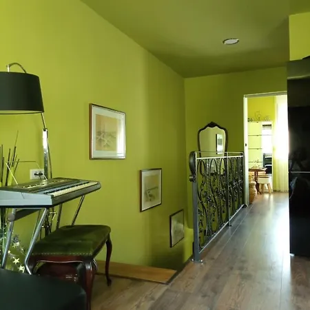 Luxury Sirena Centre Netflix Apartment *