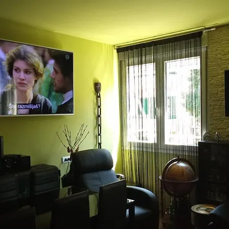 Luxury Sirena Centre Netflix Apartmán